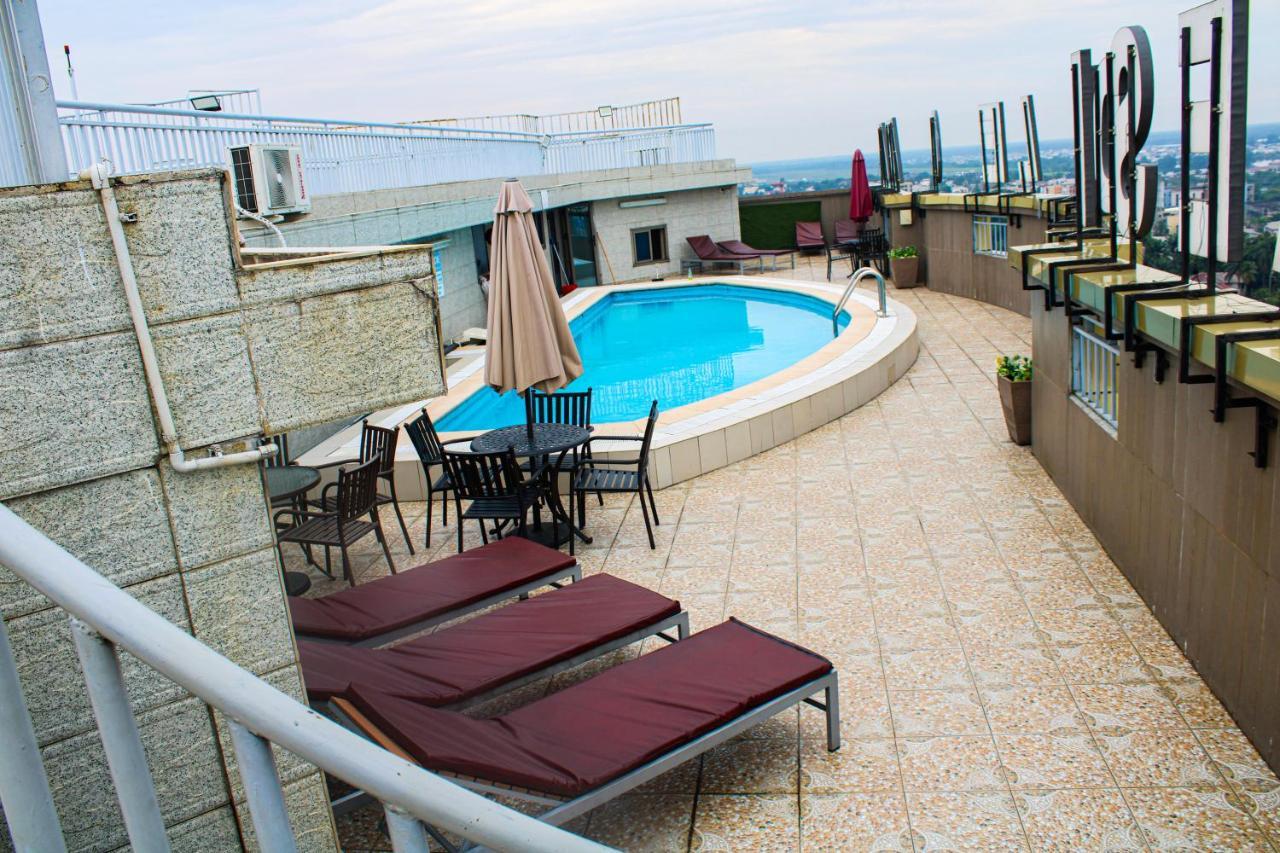 Residence Le Carat Bonapriso Дуала Экстерьер фото
